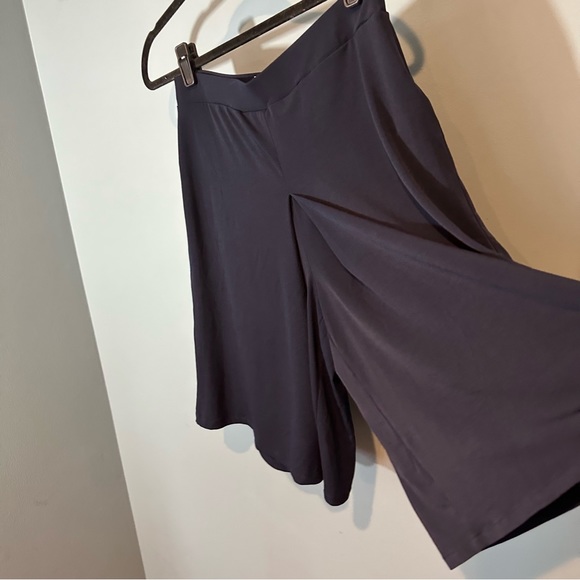 MICHAEL Michael Kors Crepe Inverted Pleated Front Stretch Culottes in Dark Blue - Picture 2 of 7